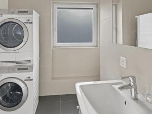 1BR apartment with balcony - West 13