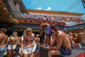 Revolution Hostel Koh Tao