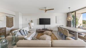 Luxurious 3BDR Salgados Flat with Pool by LovelyStay