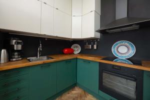 Modern Apartment with 2 Bedrooms Close to the PGE Stadium by Noclegi Renters