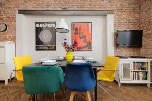 Modern Apartment with 2 Bedrooms Close to the PGE Stadium by Noclegi Renters