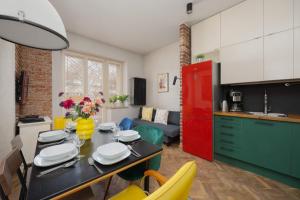 Modern Apartment with 2 Bedrooms Close to the PGE Stadium by Noclegi Renters