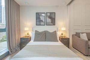 Uptown BGC 1BR Warm Modern Luxe Suite City View