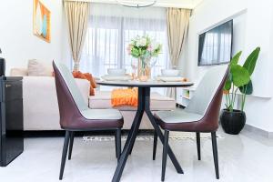 Luxe retreat 1Br near junction mall Pool,Gym,Fast WiFi