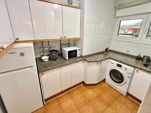 Primera línea de playa en Las Salinas, Asturias