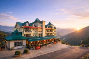 The Hamilton Valley View, Koti - A Beautiful Resort in Clouds