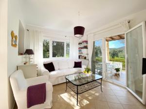 Salty Olive Cabana by RentalsPro - Akti Salonikiou Halkidiki