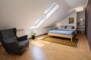 4 Bedroom Apartment for 8 Guests, 2 Bathrooms, Free Parking