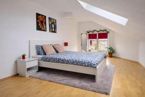 4 Bedroom Apartment for 8 Guests, 2 Bathrooms, Free Parking