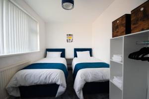 5 BR House Sleeps 10, Fast Wi-Fi, Free Parking, city centre
