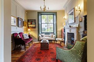 Luxury Family Home 5-Min Walk to Station