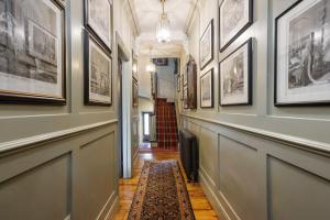 Luxury Family Home 5-Min Walk to Station