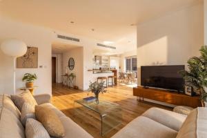 Elegant 2B Bedroom Apartment with Burj Khalifa Panorama in Downtown