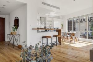 Elegant 2B Bedroom Apartment with Burj Khalifa Panorama in Downtown