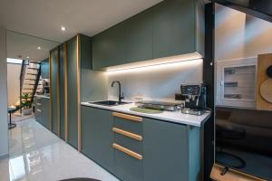 Wood Vibes Athens Central Maisonette