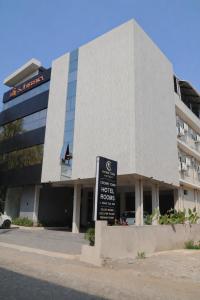 Crown Town Hotel - Kalamassery