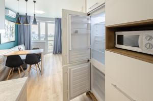 5-25 Beresteiskyi, Beresteiskyi 55a, Kyiv, Beresteiska metro nearby, panoramic city view, 15 kW backup power, Petrovdom Apartment