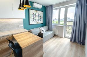 5-25 Beresteiskyi, Beresteiskyi 55a, Kyiv, Beresteiska metro nearby, panoramic city view, 15 kW backup power, Petrovdom Apartment