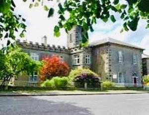 1 Bed Flat - Sleeps 2 - Parking - Garden