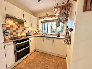 3 Bed in Aberdyfi oc-dy024