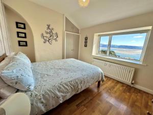 3 Bed in Aberdyfi oc-dy024