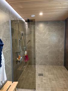 Cozy yard guest room with private entrance