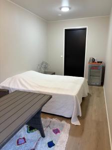 Cozy yard guest room with private entrance