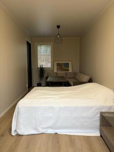 Cozy yard guest room with private entrance