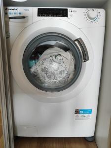 Modern room in shared apartment, balcony, fast wifi, public parking 5 minutes walking