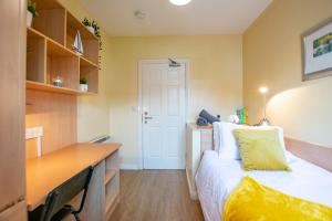 Comfortable Limerick City Stay