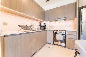 Sophisticated 2BR Retreat Featuring Dazzling Fountain Views, Moments from Burj Khalifa and Dubai Mall, Grande, Downtown Dubai by Deluxe Holiday Homes