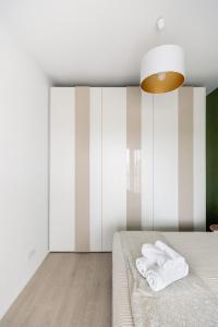 Wake up to the lake Panorama Apartment