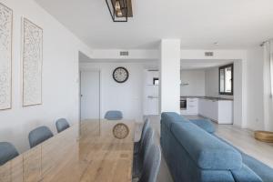 4-Bedroom Apartment with Sea View, Large Terrace and Parking in LAmetlla de Mar