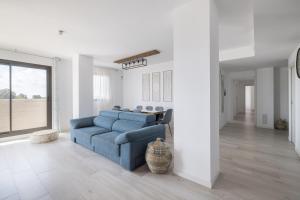 4-Bedroom Apartment with Sea View, Large Terrace and Parking in LAmetlla de Mar