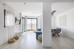 4-Bedroom Apartment with Sea View, Large Terrace and Parking in LAmetlla de Mar