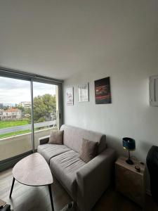 Studio lumineux avec parking et vue dégagée Antibes