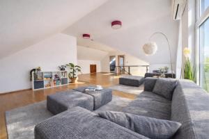 4 Bedroom Apartment for 8 Guests, 2 Bathrooms, Free Parking