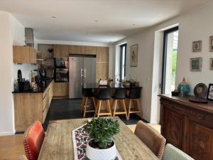 Belle maison familiale avec piscine et dépendance à 2min du lac