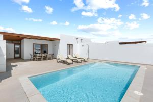 Villa Los Altos Brisa 11B by Escape Home