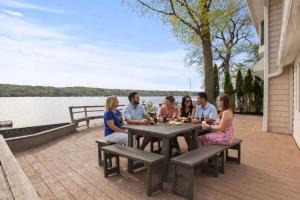 Conesus Lakefront Dock Modern Amenities