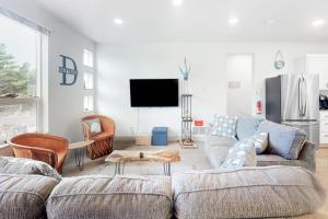 Dog-Friendly Home with WiFi Private washer&dryer Balcony and Two Living Rooms