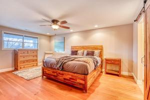 Spacious Home - Golf Course Views Central AC WiFi & Alfresco Living