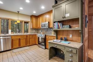 Forested getaway with kitchen stone fireplace pool & private hot tub