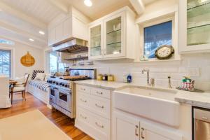 Elegant Home with Game Room Gourmet Kitchen & Deck with Ocean View