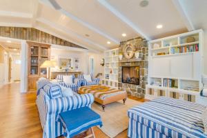 Elegant Home with Game Room Gourmet Kitchen & Deck with Ocean View