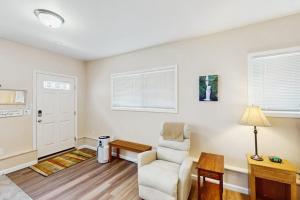 Cozy dog-friendly studio fast WIFI AC and in-unit washer & dryer
