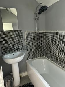 Contractor friendly , central, close to town football stadium and hospital