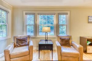 Cheerful home with patio & yard - walk to parks trails & Hayward Field