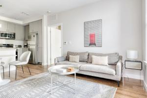 Blueground St Elizabeths balcony nr park BOS-1211