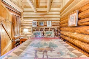 Historic riverfront Steiner cabin in forest with firepit deck & patio lounging